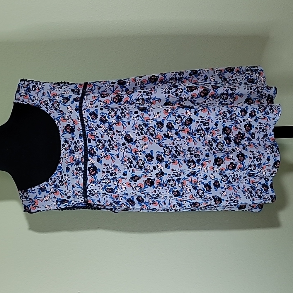 ND tunic laced arm hole edges Front yoke buttoned back Blue color Sz 2X
